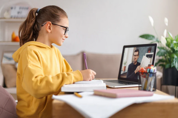 Student participating in a one-on-one virtual online tutoring session